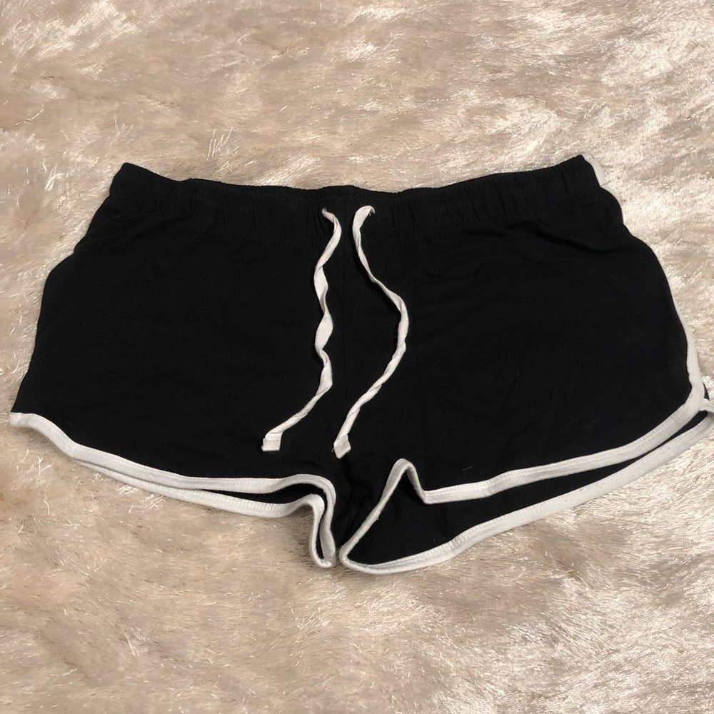 BLACK COMFY SHORTS
